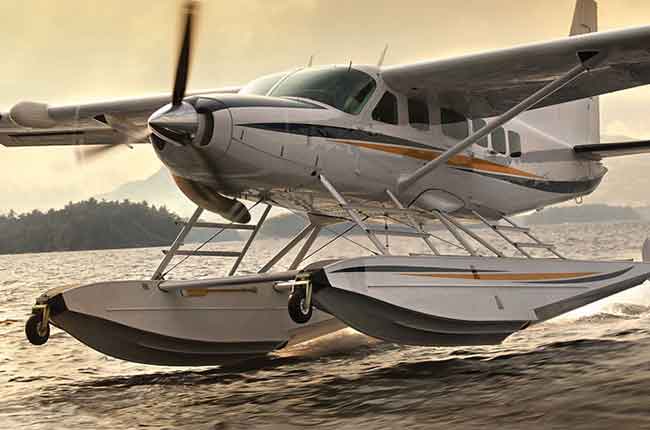 Expressair Ltd float and wheel charter aircraft in Ottawa